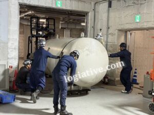 愛知県某サッカースタジアムで実施した大型発電機撤去工事の相談解決事例です。現地調査から工程設計、安全対策、重機計画、工期短縮まで、担当者様が安心して工事を進められるサポート内容を詳しく紹介します。