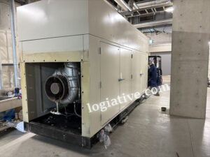 愛知県某サッカースタジアムで実施した大型発電機撤去工事の相談解決事例です。現地調査から工程設計、安全対策、重機計画、工期短縮まで、担当者様が安心して工事を進められるサポート内容を詳しく紹介します。